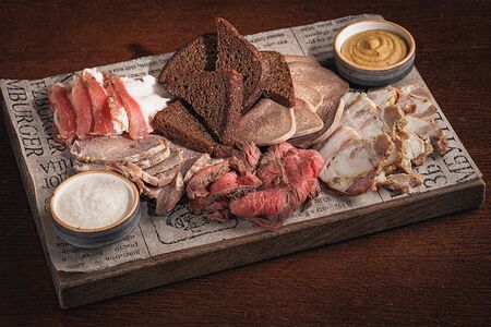 Мясная тарелка