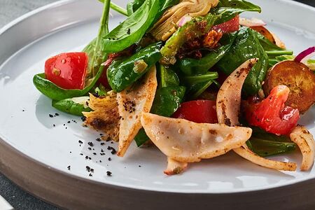 Салат с кальмарами