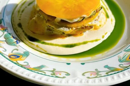 Оладьи из цукини с сулугуни и маринованным сельдереем