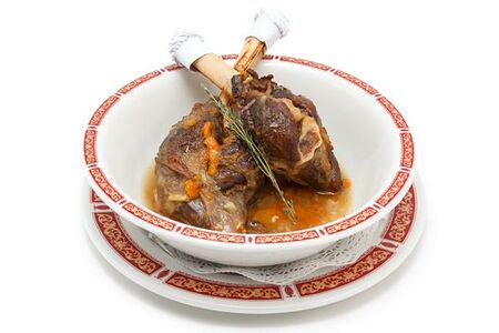 Голень ягненка томленая в печи