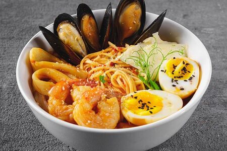 Корейский рамён с морепродуктами