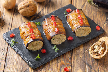 Рулетики из баклажан