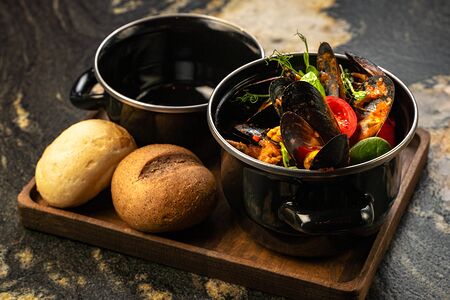 Мидии в соусе том ям