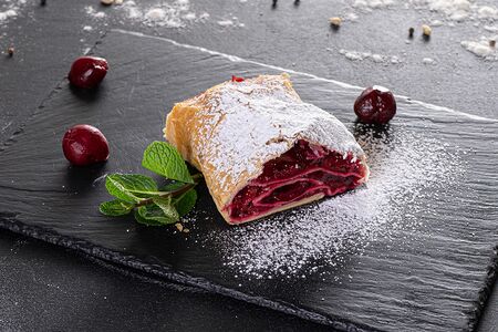 Штрудель Вишневый