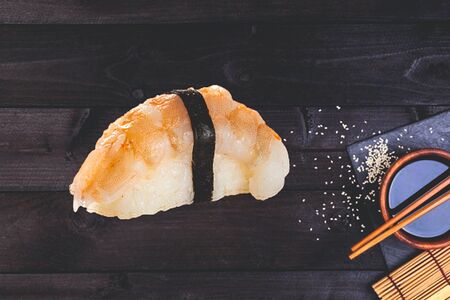 Суши с креветкой