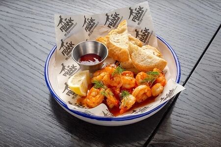 Жареные креветки с хрустящей чиабаттой