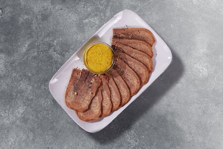 Язык с горчичным соусом