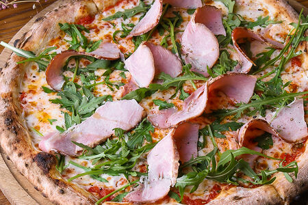 Пицца с тамбовским окороком