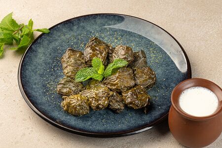 Долма из винoградных листьев