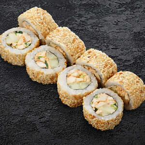 Ролл Калифорния в кунжуте с цыпленком