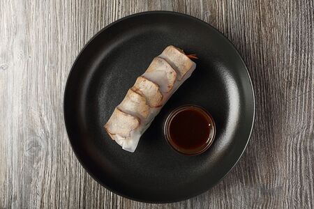 Спринг ролл с томленым ростбифом