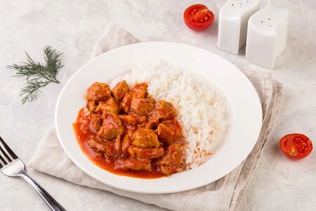 Гуляш из свинины с рисом