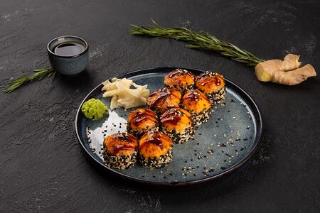 Запечённый ролл с креветкой