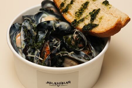 Мидии в сливочном соусе песто