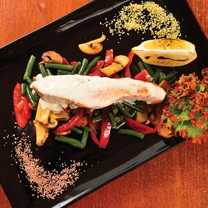 Семга с овощами в сырно-сливочном соусе