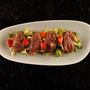 Тёплый салат с говядиной