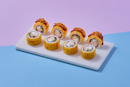 Опаленный ролл Курица в чеддере