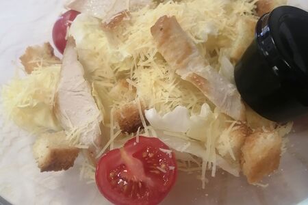 Салат Цезарь с курицей
