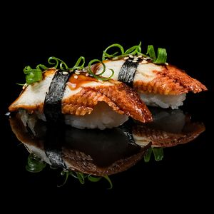 Суши с угрём