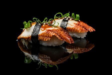 Суши с угрём