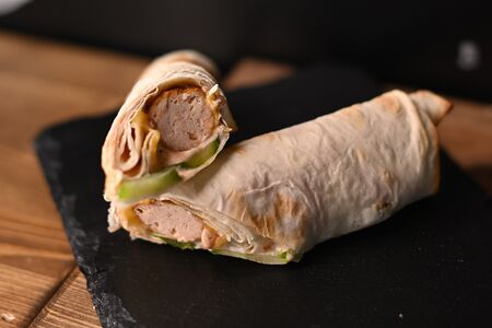 Шаурма с колбаской айолли