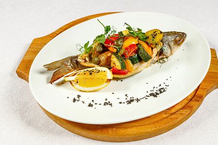 Сибас с запеченными овощами