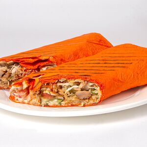 Шаурма в сырном лаваше куриная