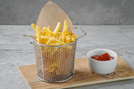 Картофель фри с кетчупом