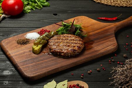 Рубленая котлета из говядины с сыром чеддер