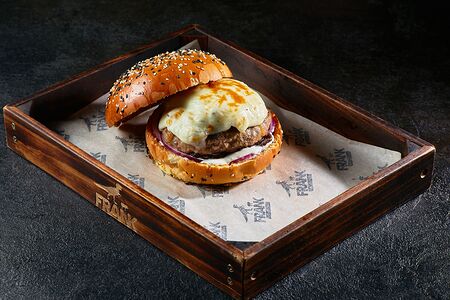 Чизбургер с шампиньонами и маринованными шиитаке