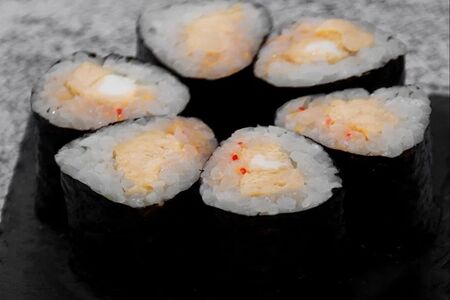 Ролл Томаго маки