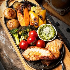 Հավի ֆիլե բանջարեղենի գրիլով