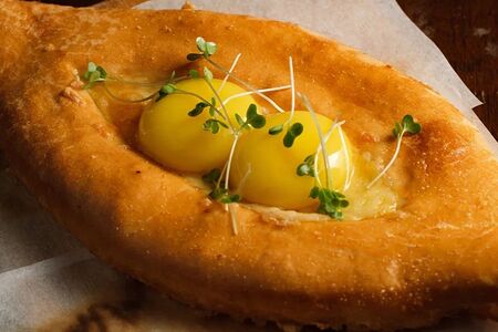 Хачапури по-аджарски с двумя желтками