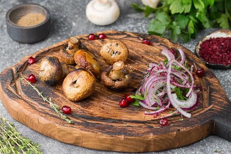 Грибы, запечённые на мангале