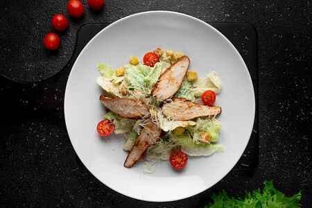Салат цезарь с курицей