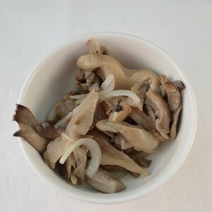 Вешенки с луком