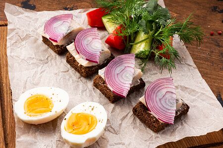 Сельдь на тостах