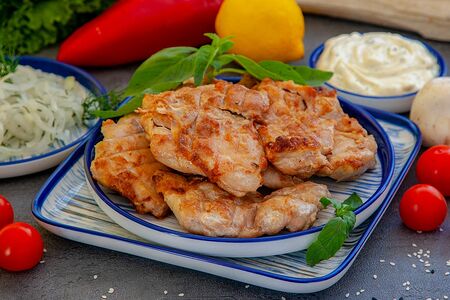 Шашлык куриный из филе бедра на мангале