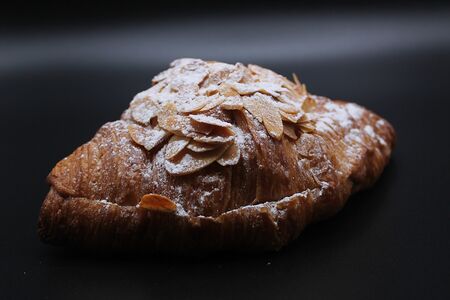 Миндальный