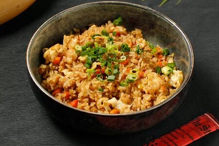 Рис с яйцом и овощами