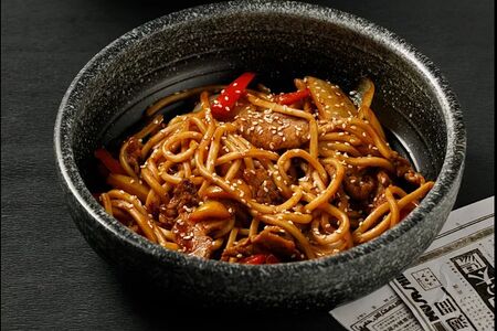 Удон со свининой и овощами