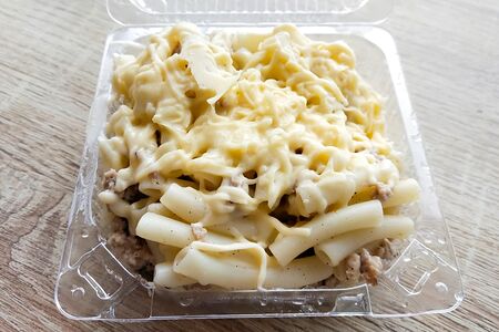 Макароны с фаршем под сыром