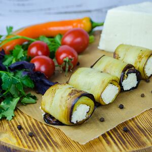 Рулетики из баклажанов с сыром