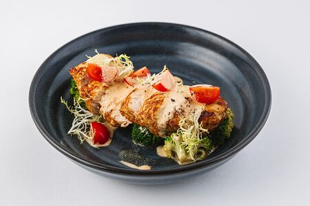 Филе индейки с брокколи и сливочным биском