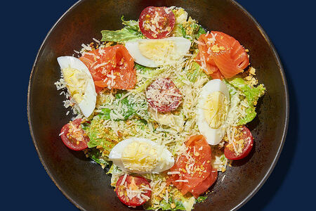 Цезарь с форелью слабосоленой