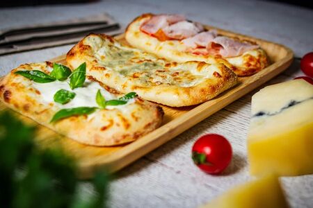 Пинцетта с горгонзолой и грушей