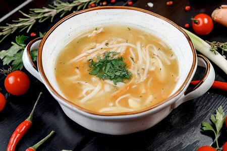 Куриный суп с домашней лапшой