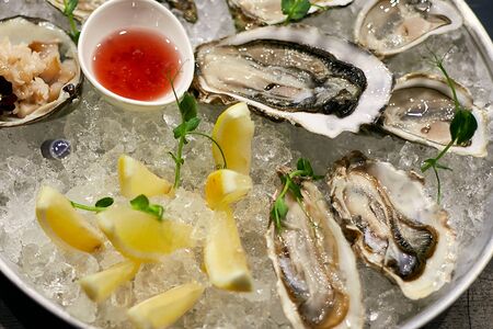 Устрица живая Императорская средняя