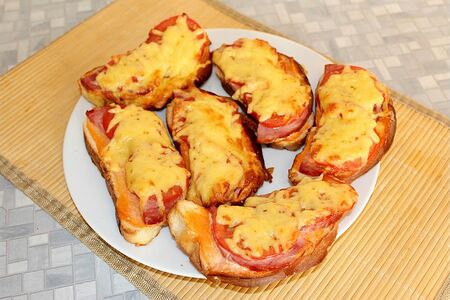 Бутерброд с ветчиной и сыром