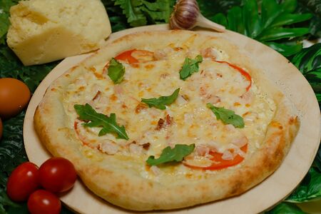 Пицца с копченой курицей